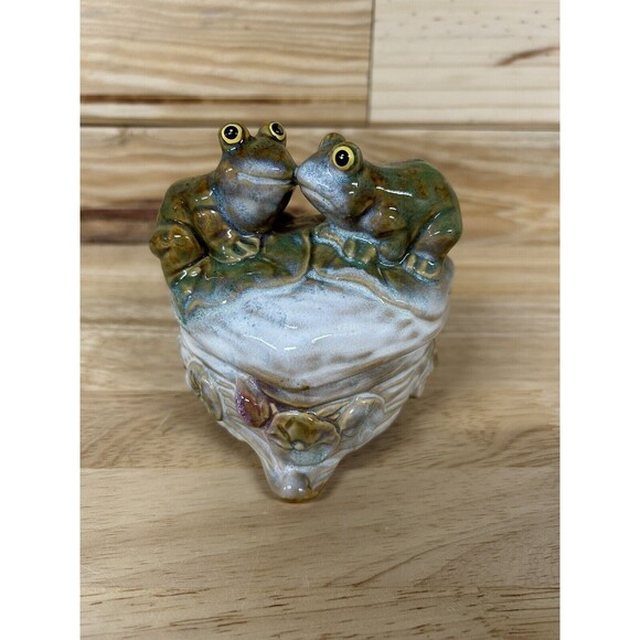 Kissing Frogs Ceramic Trinket Box With Lid Shiny Lusterware Finish - Picture 1 of 11